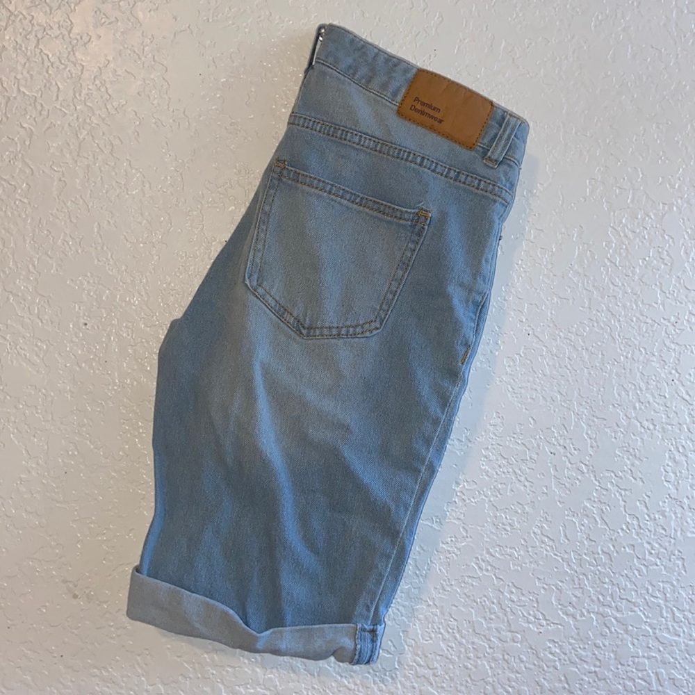 LIKE NEW DENIM SHORTS